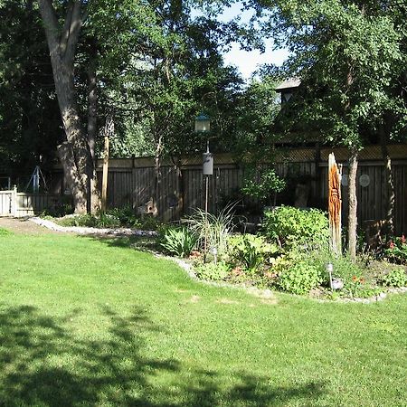 Twin Pines Bed And Breakfast Peterborough Extérieur photo