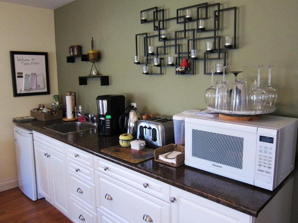 Twin Pines Bed And Breakfast Peterborough Extérieur photo