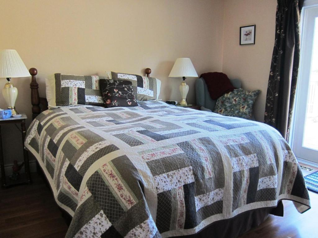 Twin Pines Bed And Breakfast Peterborough Extérieur photo