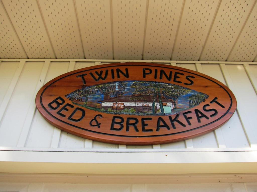 Twin Pines Bed And Breakfast Peterborough Extérieur photo