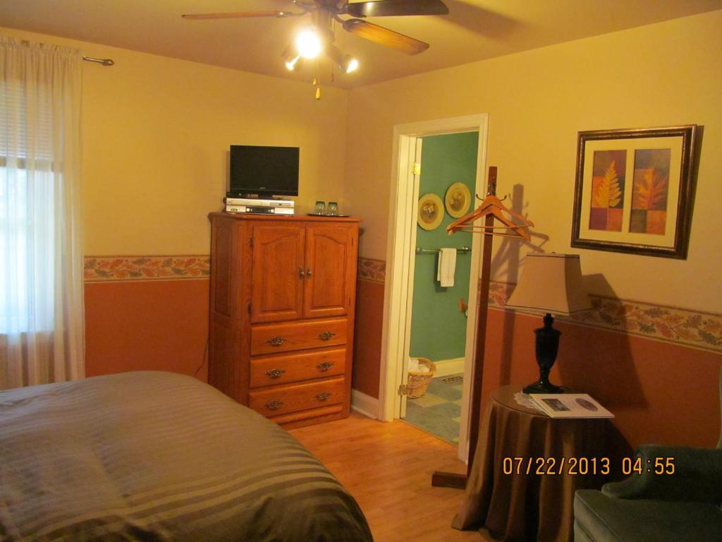 Twin Pines Bed And Breakfast Peterborough Chambre photo