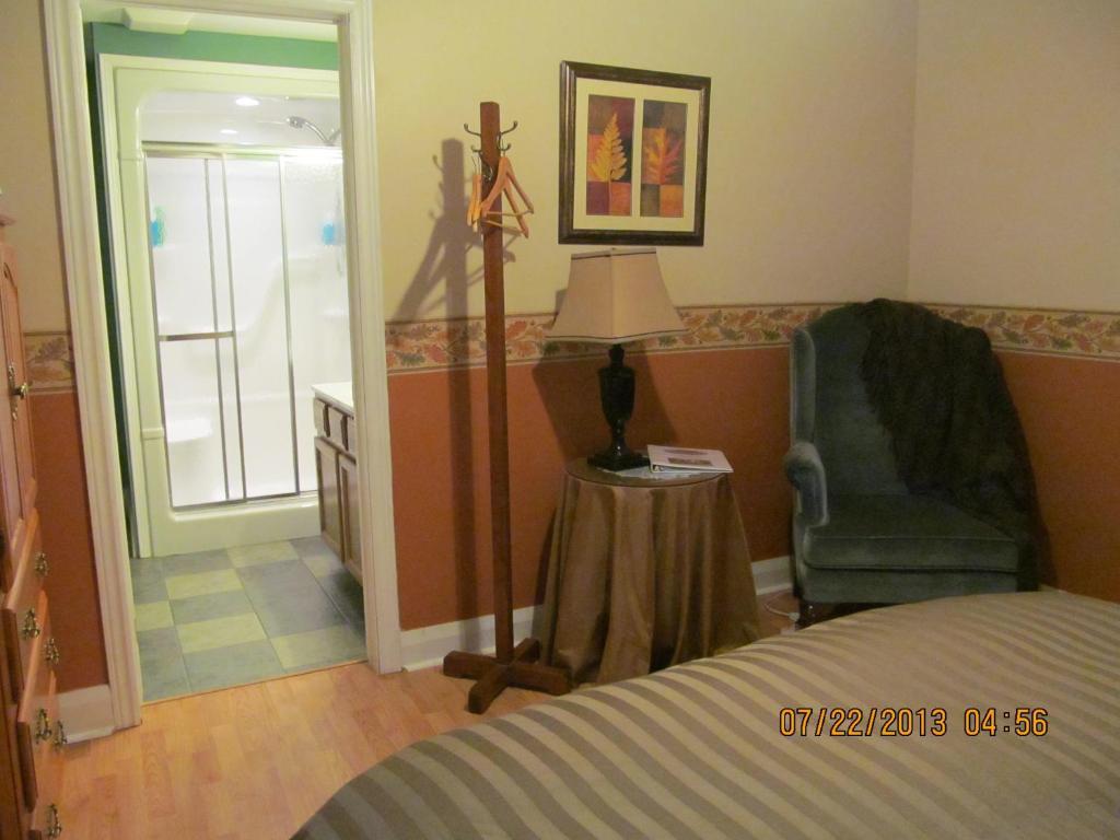 Twin Pines Bed And Breakfast Peterborough Chambre photo