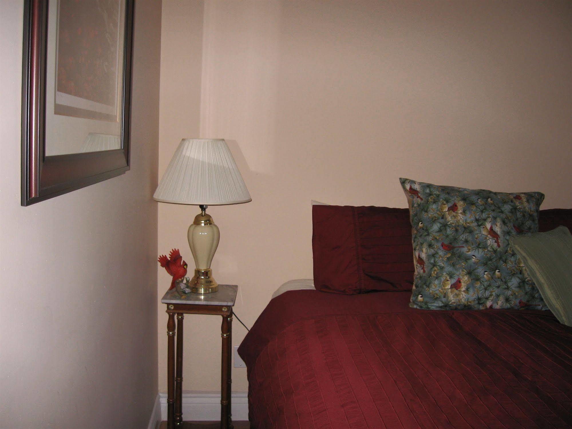 Twin Pines Bed And Breakfast Peterborough Extérieur photo