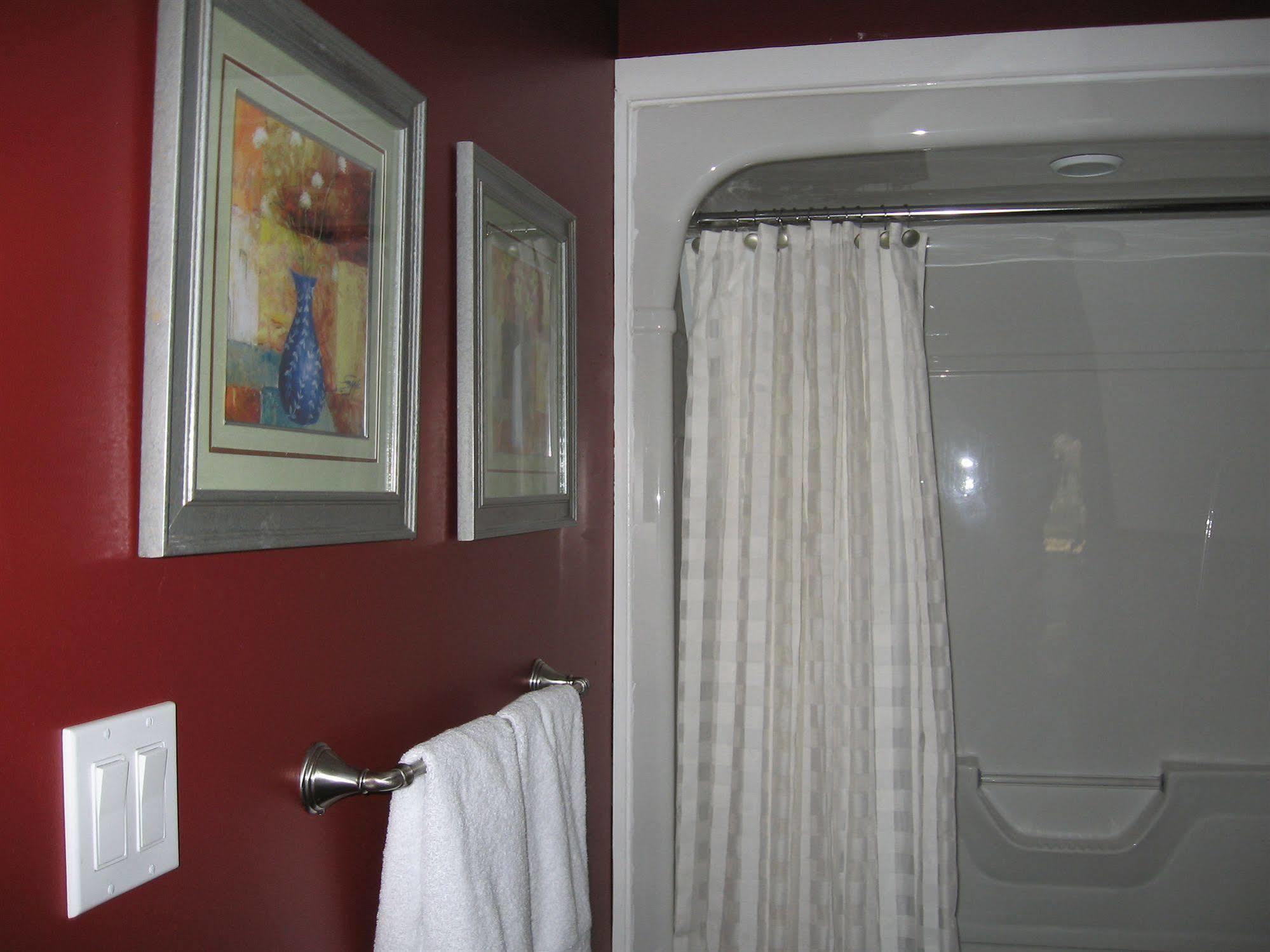 Twin Pines Bed And Breakfast Peterborough Extérieur photo